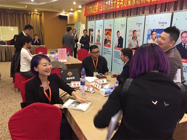 幫你拍個企業宣傳片，小瓜子雞年送你萬能福