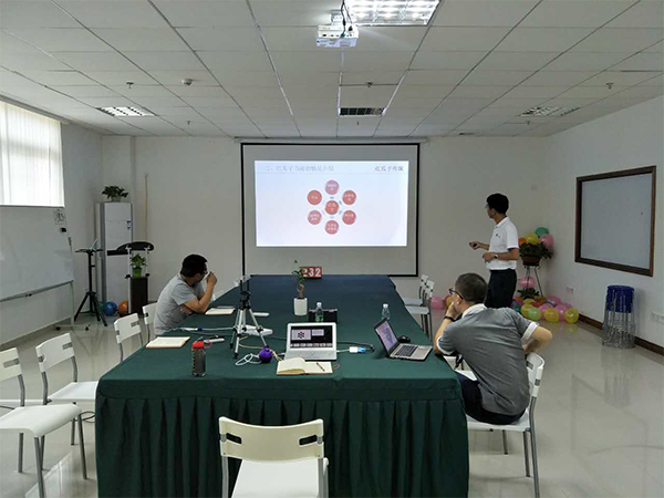 紅瓜子傳媒_企業(yè)宣傳片視頻制作_來(lái)到紅瓜子，仿佛回到了熱情奔放的青春